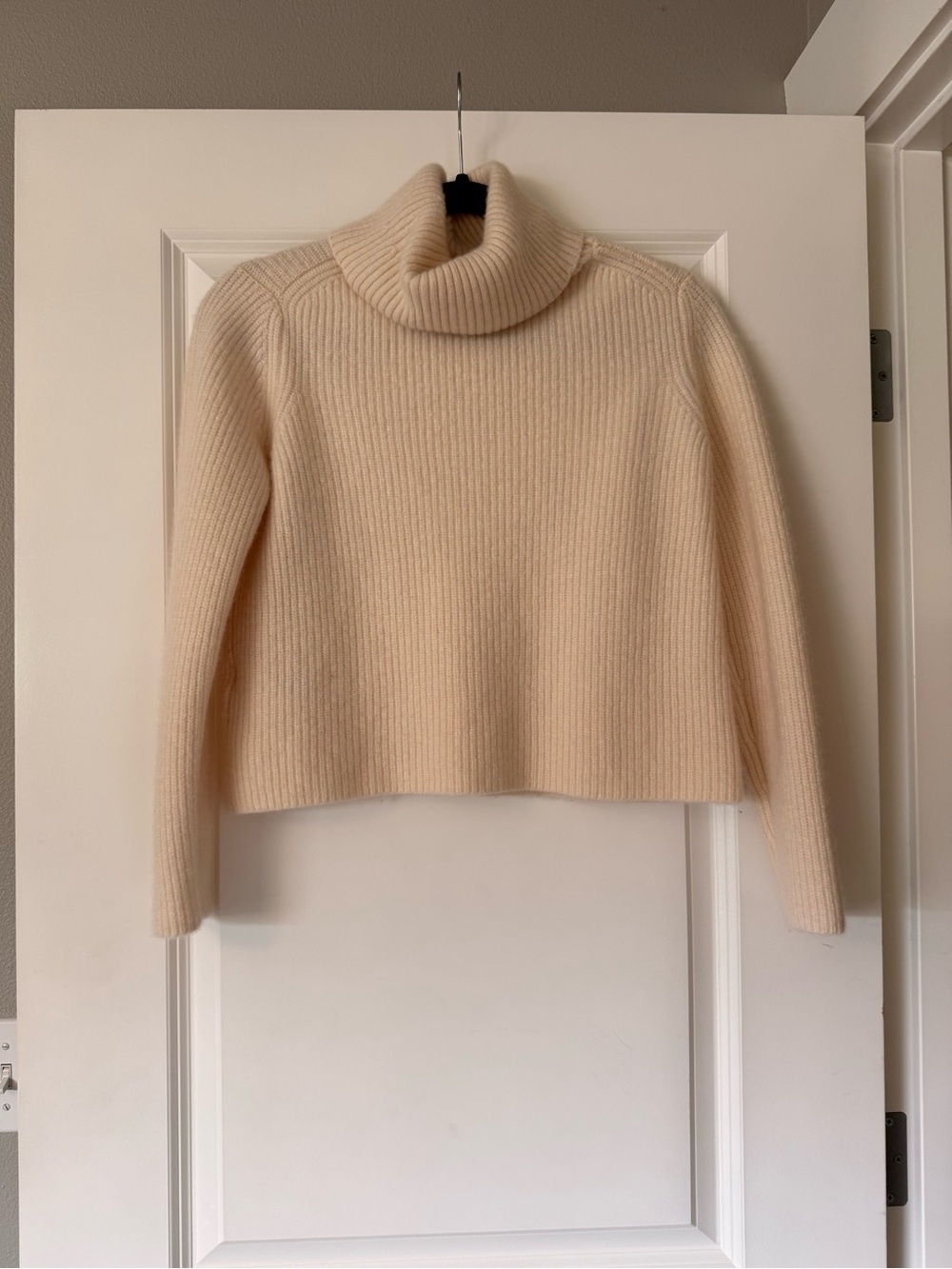 Soft Ribbed Turtleneck Sweater - Cream 100 % Cashmere!
